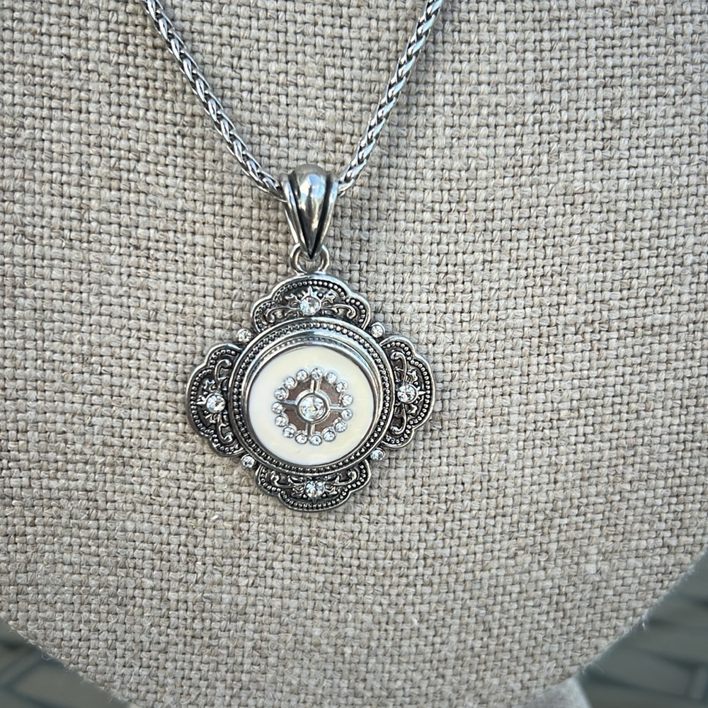 Sterling Silver Ginger Snaps Necklace with 4 interchangeable pieces! Like New!